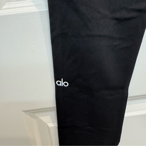 ALO Yoga Black and White Women's Leggings Set - Picture 5 of 10